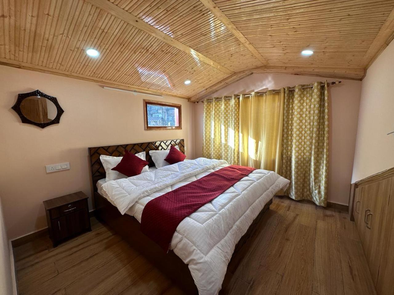 Nav Nidhi B&B Shimla Exteriör bild